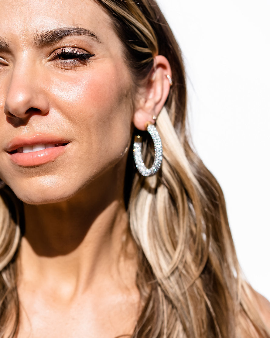 AMANDA GREEN CRYSTAL HOOP